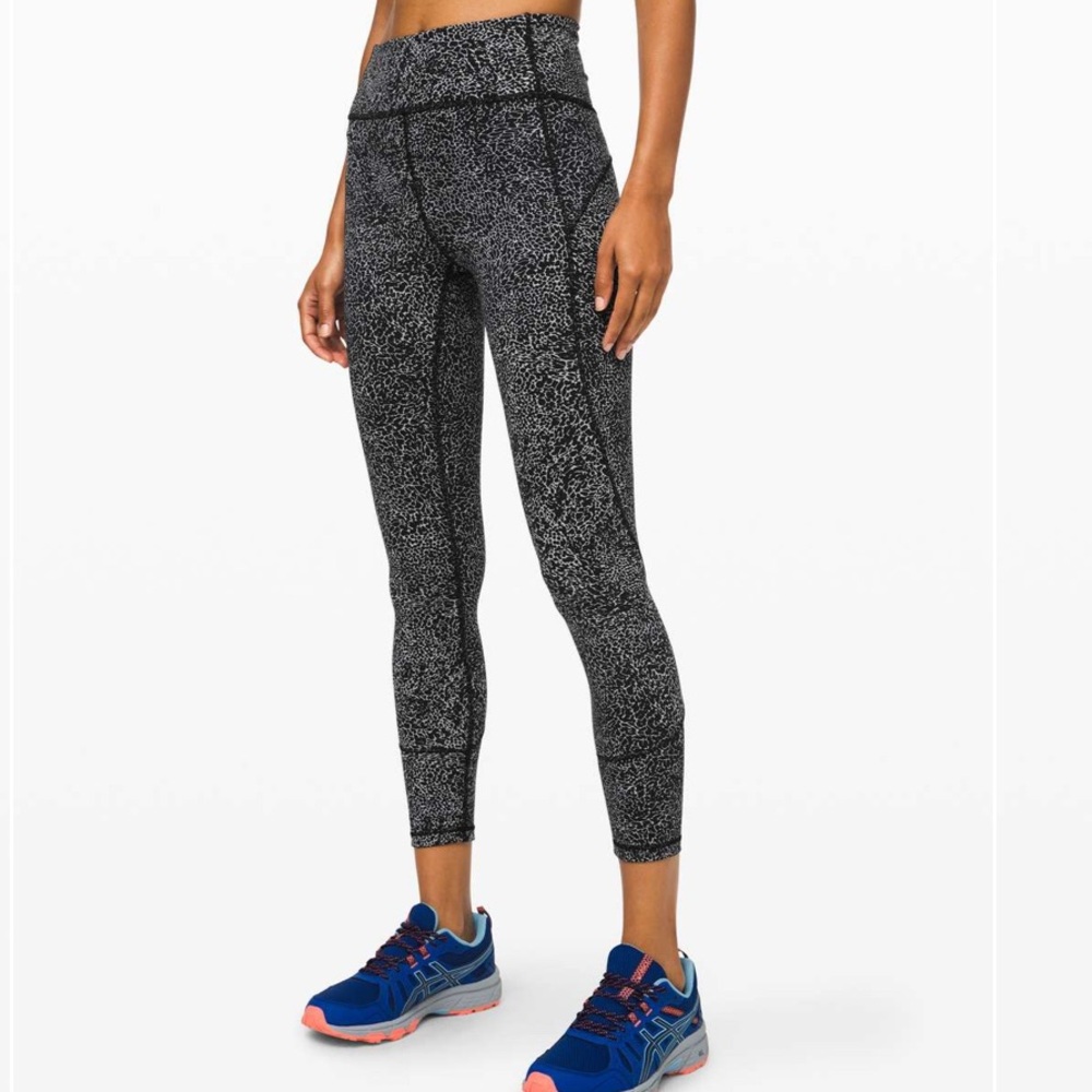 Lululemon In Movement Tight 25" *Everlux